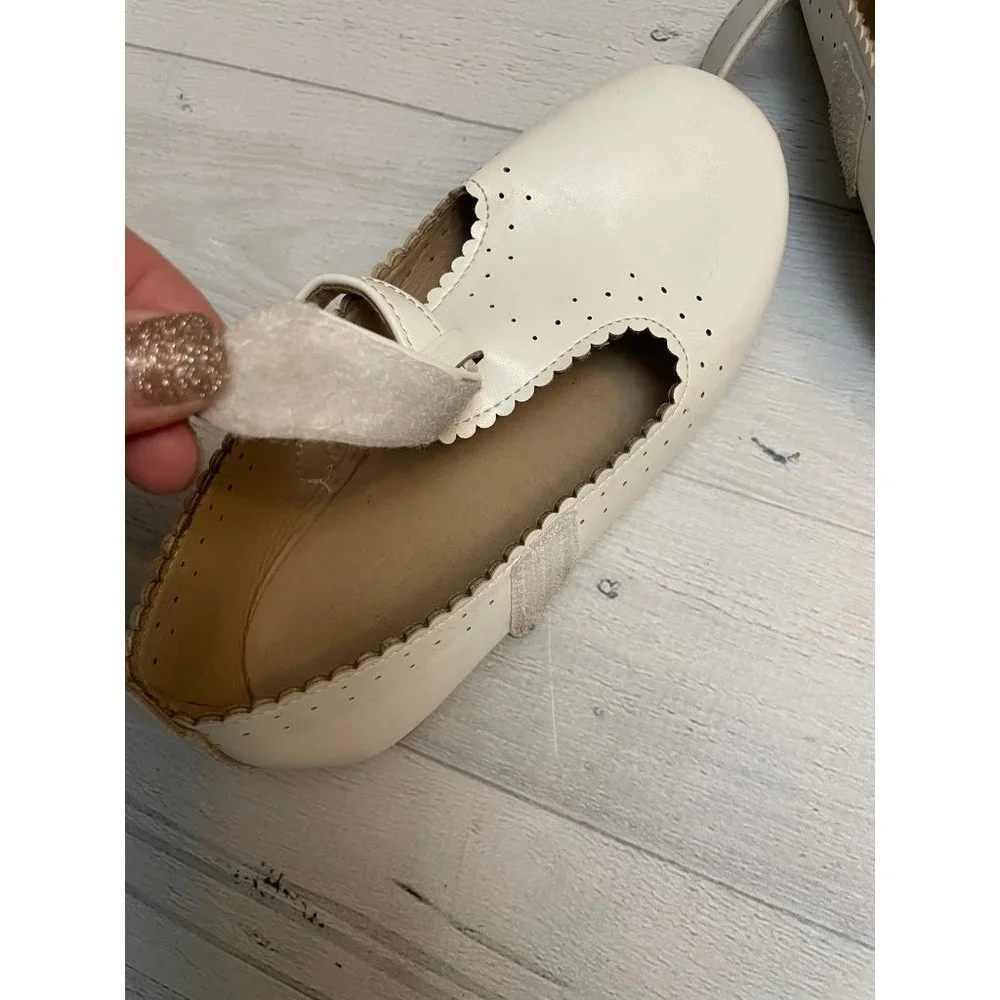 Girls white mary jane flats‎